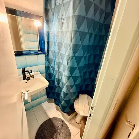 Travellers Gaddafi Agios Gordios