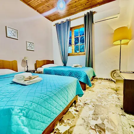 Travellers Gaddafi Agios Gordios بيت للعطل آغيوس غوذيوس