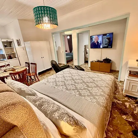 Travellers Gaddafi Agios Gordios